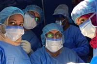 فريق طبي ينجح في إجراء عملية جراحية لحجاج العين 