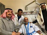 أمير الرياض يطمئن على صحة ” فهد بن عبدالواحد” بعد 
