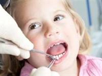 كيف نحافظ على أسنان الأطفال من التسوس؟
